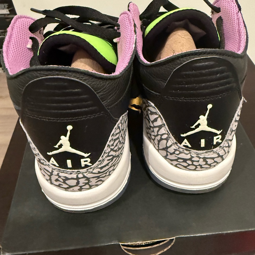 Women’s Air Jordan Retro 3 ‘Electric Green’ - Picture 2 of 5